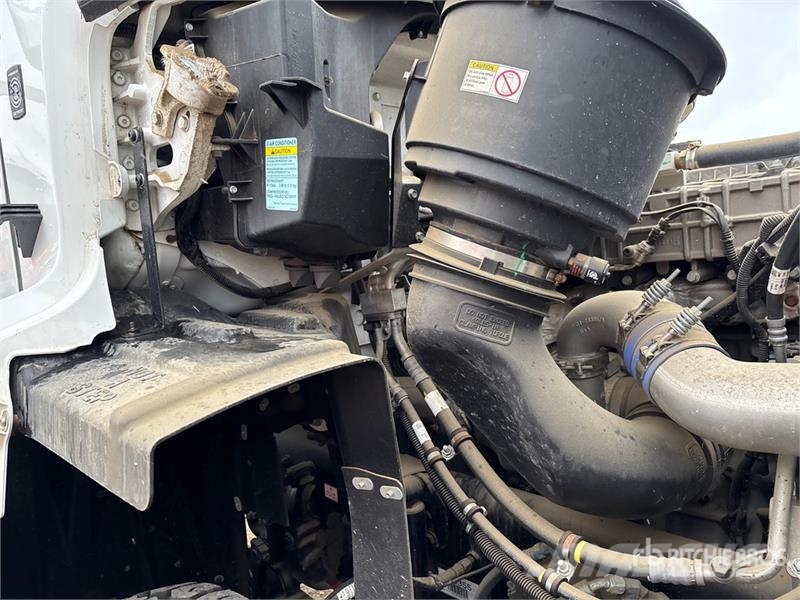 Freightliner 114SD 8x6 Cab and Chassis 驾驶室与内部