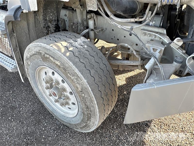 Freightliner 114SD 8x6 Mixer Truck Betonikuorma-autot