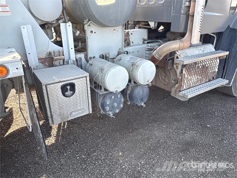 Freightliner 114SD 8x6 Mixer Truck Betonikuorma-autot