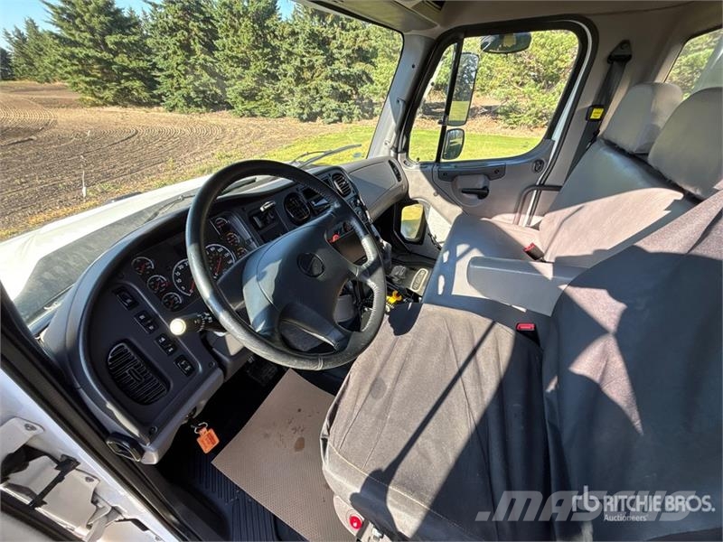 Freightliner 114SD 8x6 Grain Truck Getreidekipper