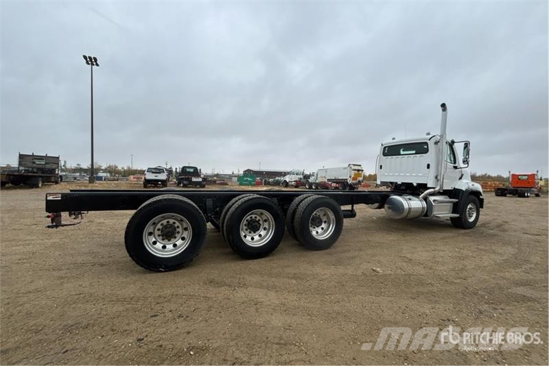 Freightliner 114SD 8x6 Cab and Chassis 驾驶室与内部