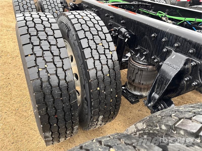 Freightliner 114SD 8x6 Cab and Chassis 驾驶室与内部