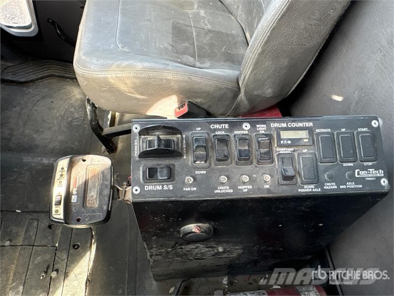 Freightliner 114SD 8x6 Mixer Truck Betonikuorma-autot