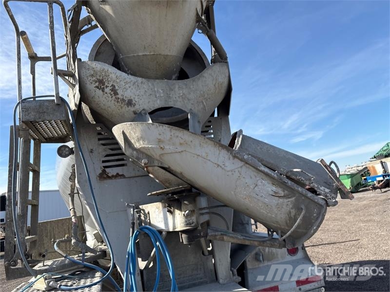 Freightliner 114SD 8x6 Mixer Truck Betonikuorma-autot