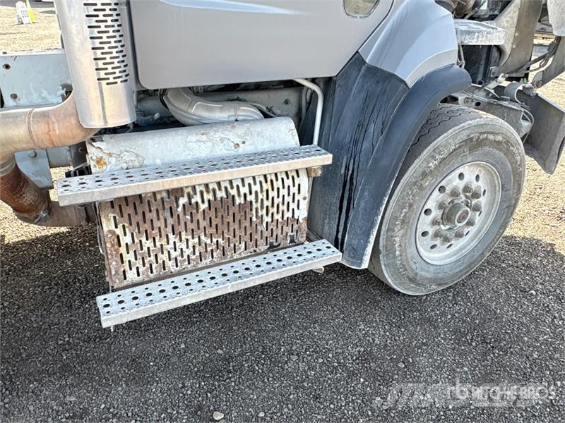 Freightliner 114SD 8x6 Mixer Truck Betonikuorma-autot