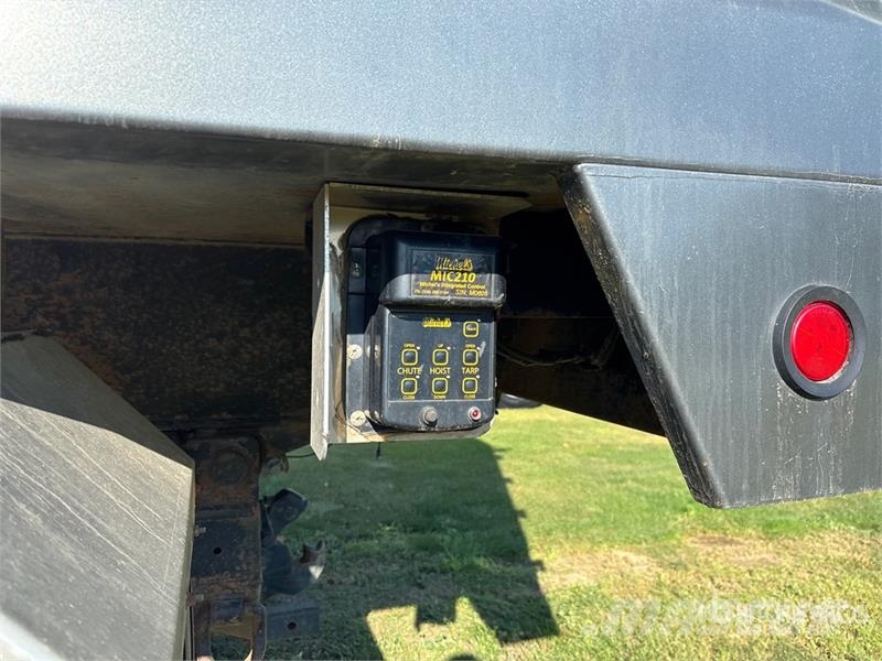 Freightliner 114SD 8x6 Grain Truck Getreidekipper