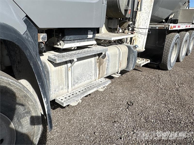 Freightliner 114SD 8x6 Mixer Truck Betonikuorma-autot