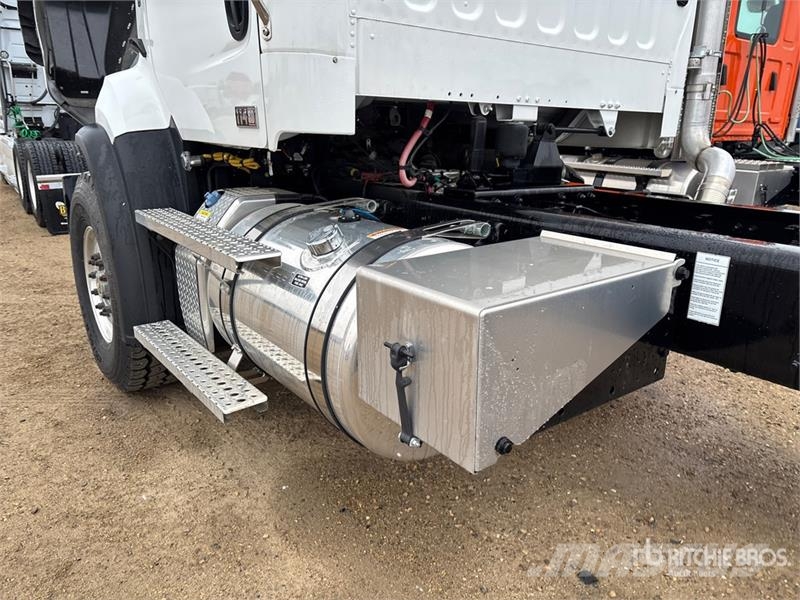 Freightliner 114SD 8x6 Cab and Chassis 驾驶室与内部