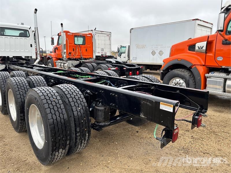 Freightliner 114SD 8x6 Cab and Chassis 驾驶室与内部