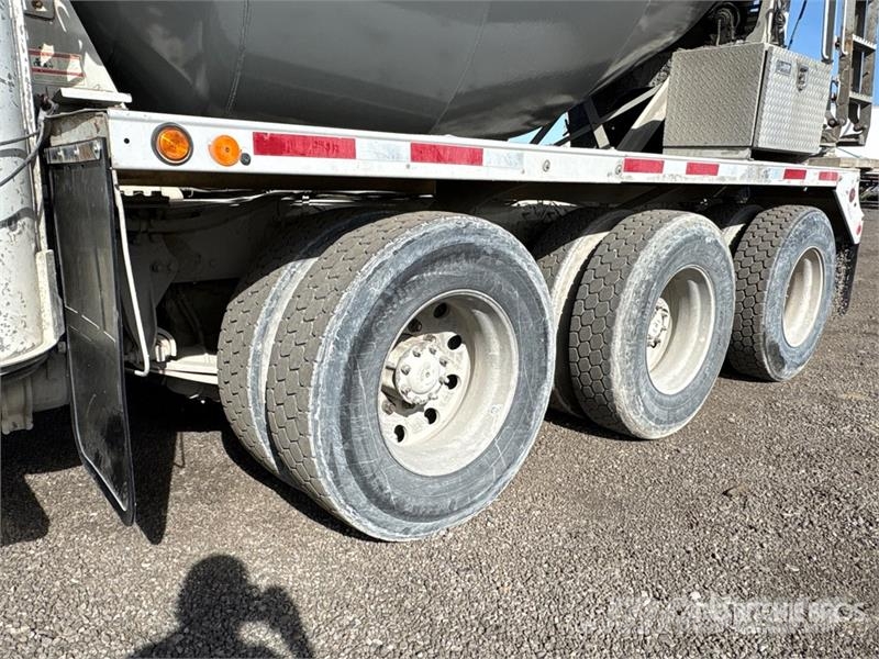 Freightliner 114SD 8x6 Mixer Truck Betonikuorma-autot