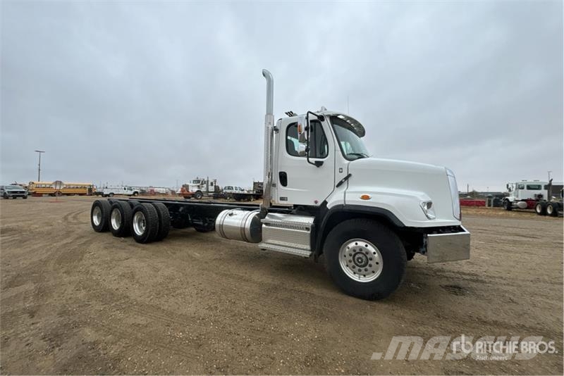 Freightliner 114SD 8x6 Cab and Chassis 驾驶室与内部