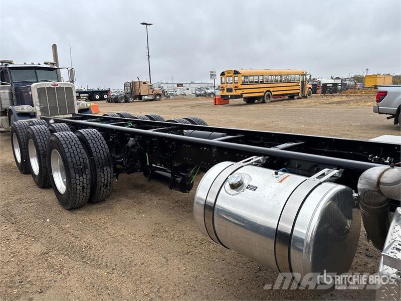 Freightliner 114SD 8x6 Cab and Chassis 驾驶室与内部