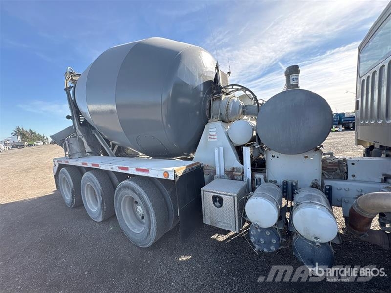 Freightliner 114SD 8x6 Mixer Truck Betonikuorma-autot