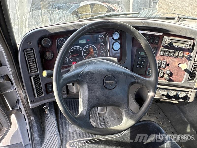Freightliner 114SD 8x6 Mixer Truck Betonikuorma-autot