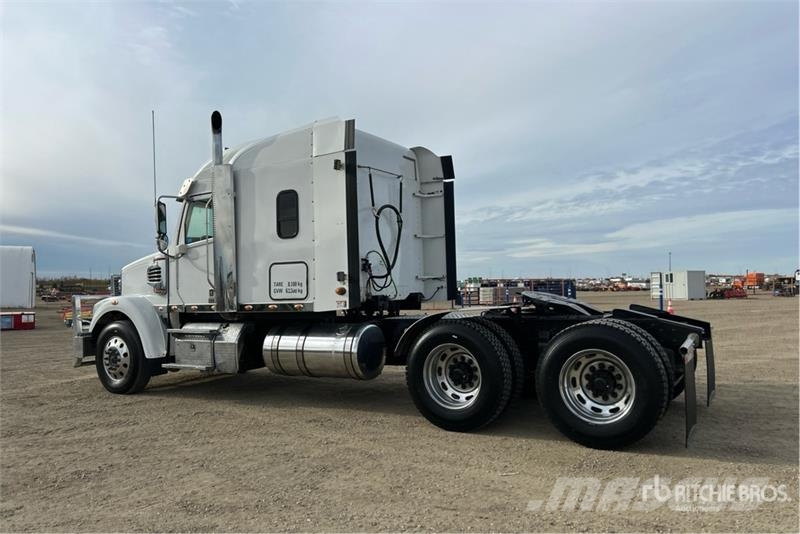 Freightliner 122 SD 6x4 T/A Sleeper Truck Tractor Sadulveokid