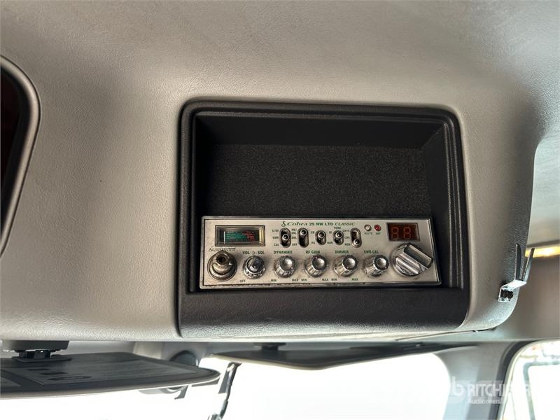 Freightliner 122 SD 6x4 T/A Sleeper Truck Tractor Sadulveokid