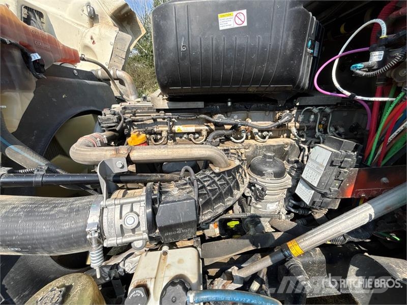 Freightliner 122SD 6x4 T/A Sleeper Truck Tractor Truck Tractor Units