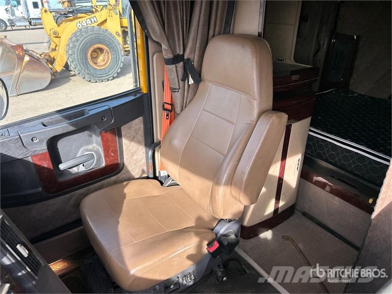 Freightliner 122SD 6x4 T/A Sleeper Truck Tractor Trekkers