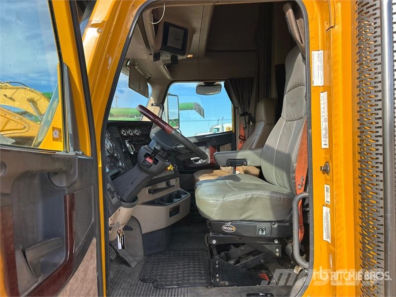 Freightliner 122SD 6x4 T/A Sleeper Truck Tractor Trekkers