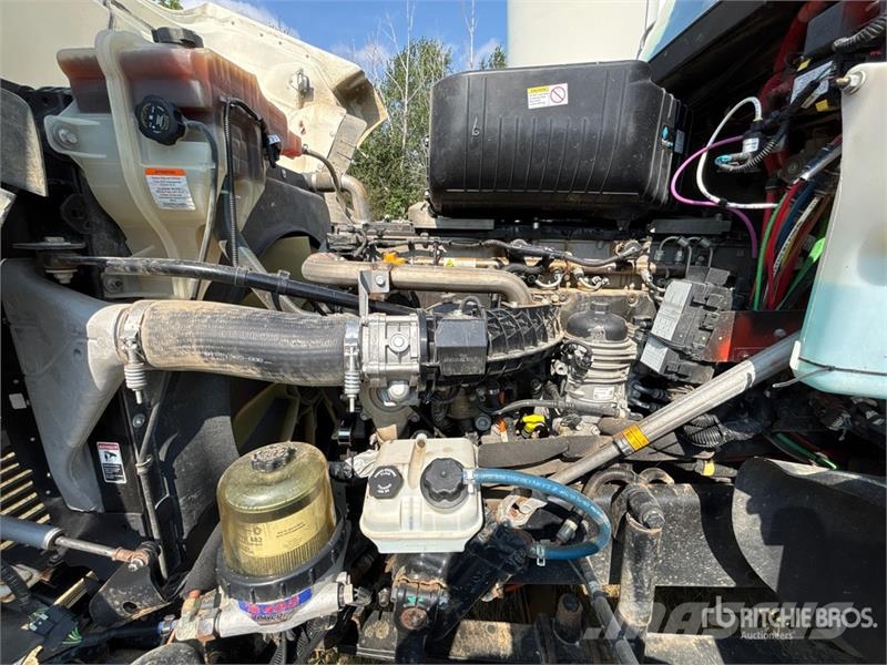 Freightliner 122SD 6x4 T/A Sleeper Truck Tractor Truck Tractor Units