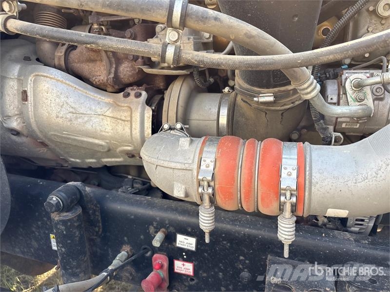 Freightliner 122SD 6x4 T/A Sleeper Truck Tractor Truck Tractor Units