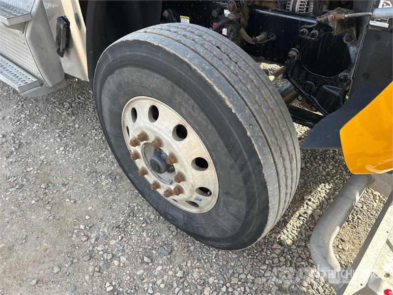 Freightliner 122SD 6x4 T/A Sleeper Truck Tractor Trekkers