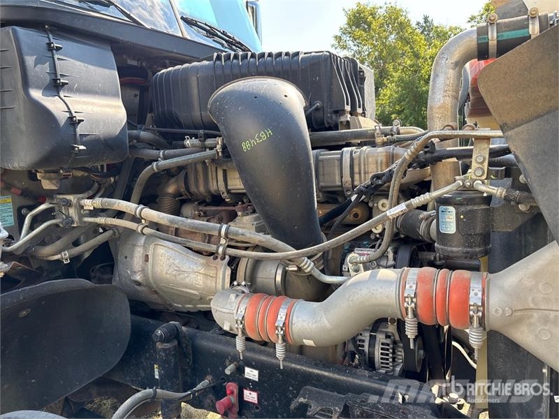 Freightliner 122SD 6x4 T/A Sleeper Truck Tractor Truck Tractor Units