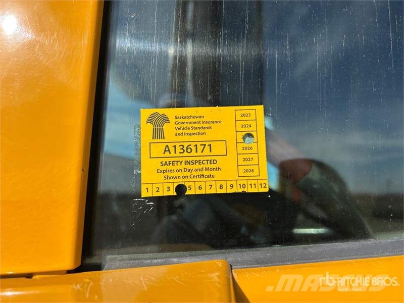 Freightliner 122SD 6x4 T/A Sleeper Truck Tractor Trekkers