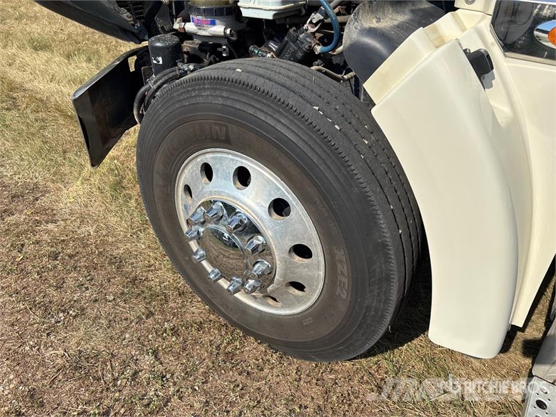 Freightliner 122SD 6x4 T/A Sleeper Truck Tractor Truck Tractor Units