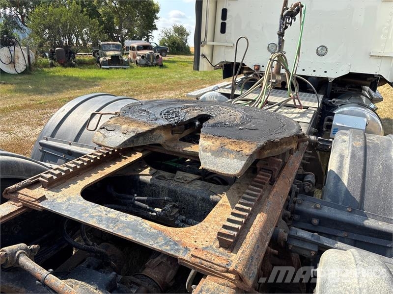 Freightliner 122SD 6x4 T/A Sleeper Truck Tractor Truck Tractor Units