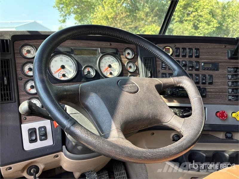 Freightliner 122SD 6x4 T/A Sleeper Truck Tractor Truck Tractor Units