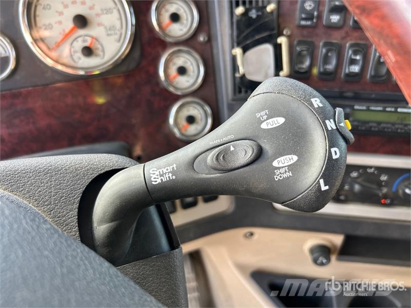 Freightliner 122SD 6x4 T/A Sleeper Truck Tractor Trekkers