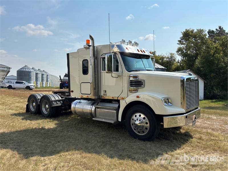 Freightliner 122SD 6x4 T/A Sleeper Truck Tractor Truck Tractor Units