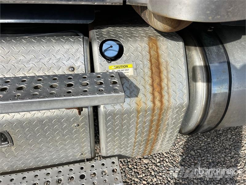 Freightliner 122SD 6x4 T/A Sleeper Truck Tractor Trekkers