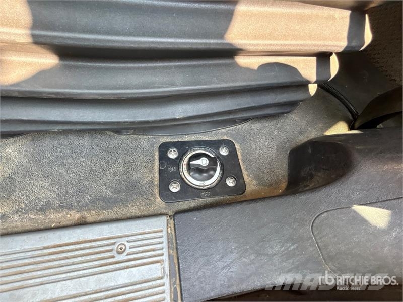 Freightliner 122SD 6x4 T/A Sleeper Truck Tractor Truck Tractor Units