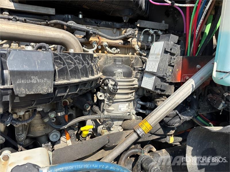 Freightliner 122SD 6x4 T/A Sleeper Truck Tractor Truck Tractor Units