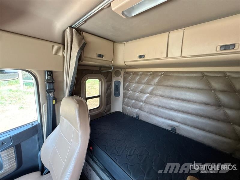 Freightliner 122SD 6x4 T/A Sleeper Truck Tractor Truck Tractor Units