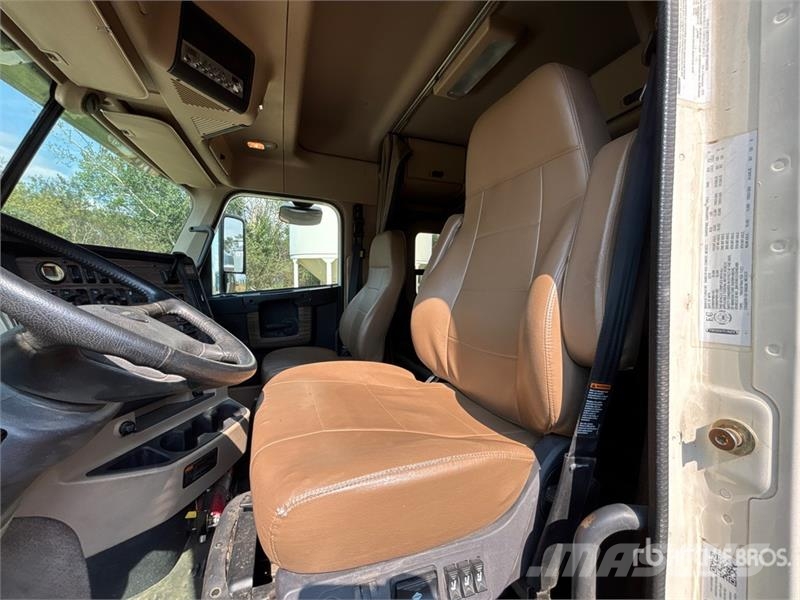Freightliner 122SD 6x4 T/A Sleeper Truck Tractor Truck Tractor Units