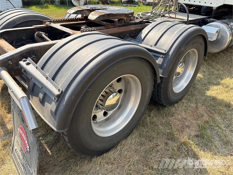 Freightliner 122SD 6x4 T/A Sleeper Truck Tractor Truck Tractor Units