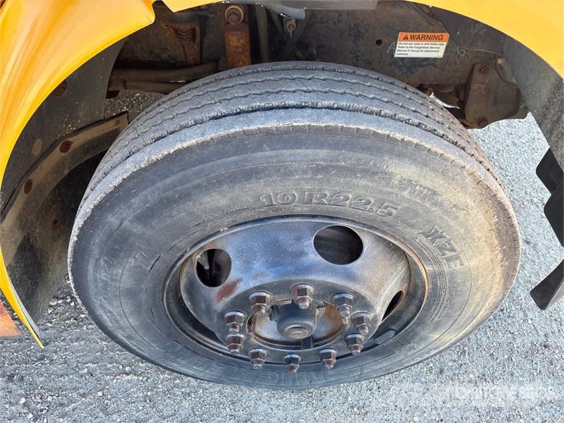 Freightliner 4x2 34-Seat School Bus (Inoperable) 迷你巴士