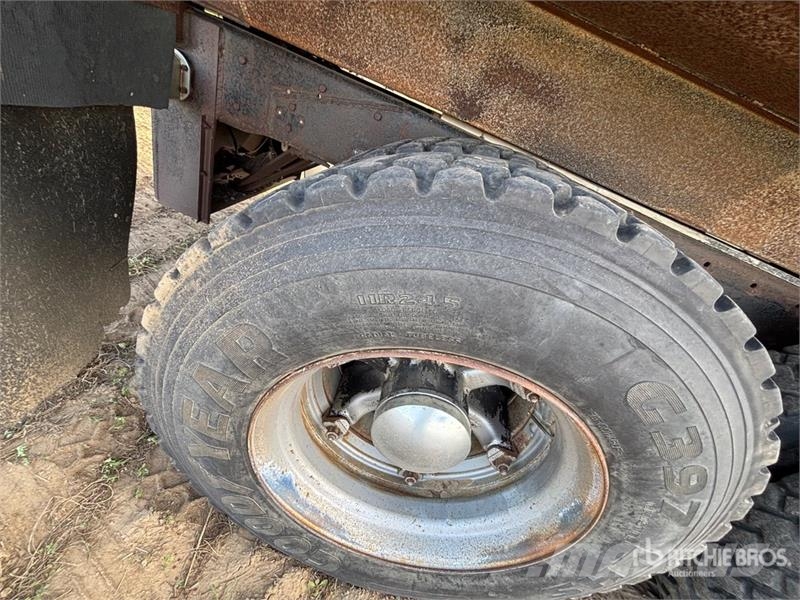 Freightliner 6x4 Grain Truck Farm / grain trucks