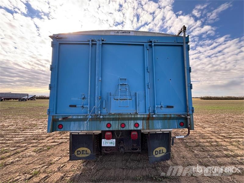 Freightliner 6x4 Grain Truck Farm / grain trucks