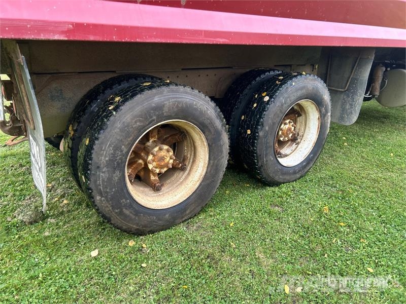 Freightliner 6x4 Grain Truck Farm / grain trucks