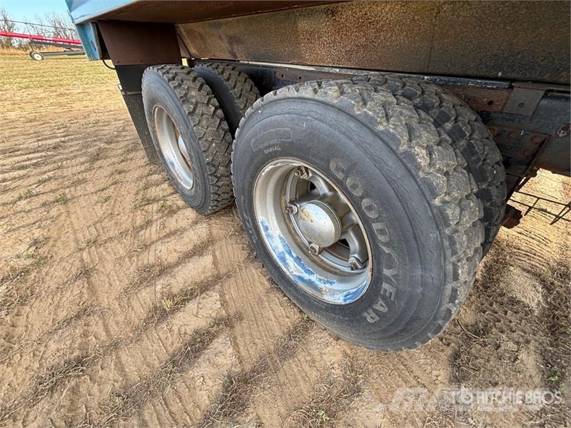 Freightliner 6x4 Grain Truck Farm / grain trucks