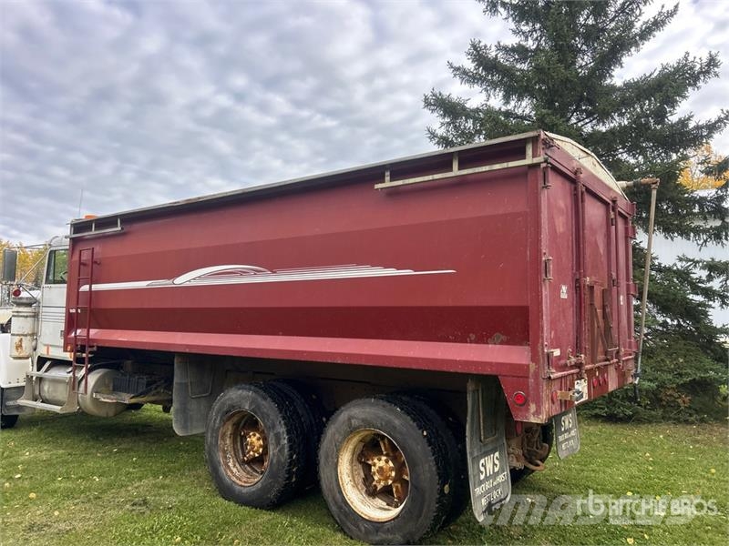Freightliner 6x4 Grain Truck Farm / grain trucks