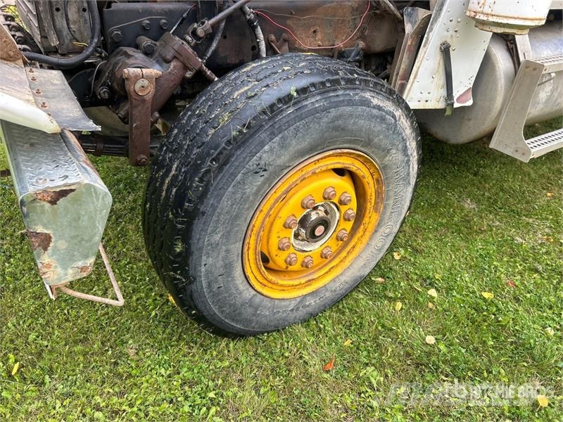 Freightliner 6x4 Grain Truck Farm / grain trucks
