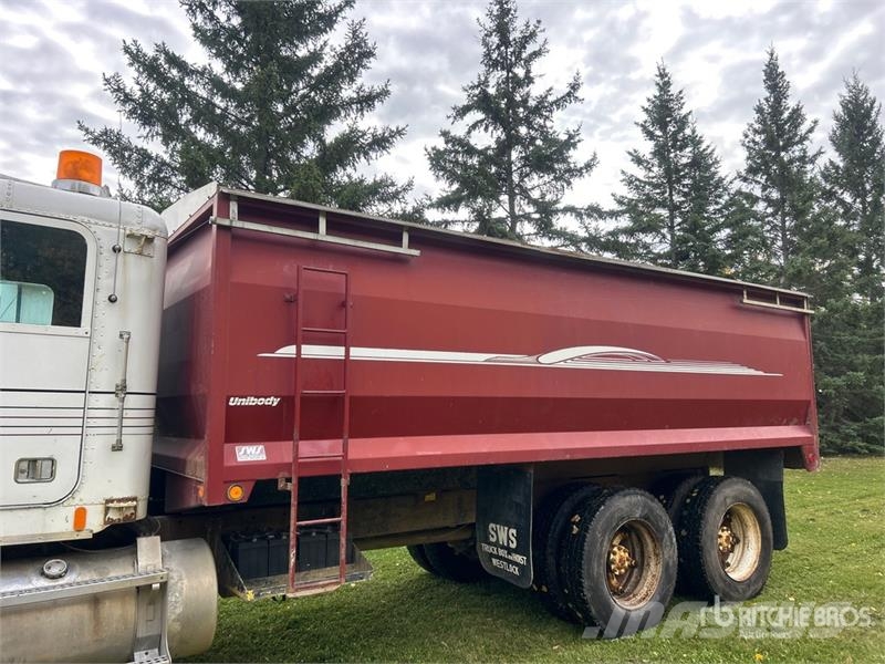 Freightliner 6x4 Grain Truck Farm / grain trucks