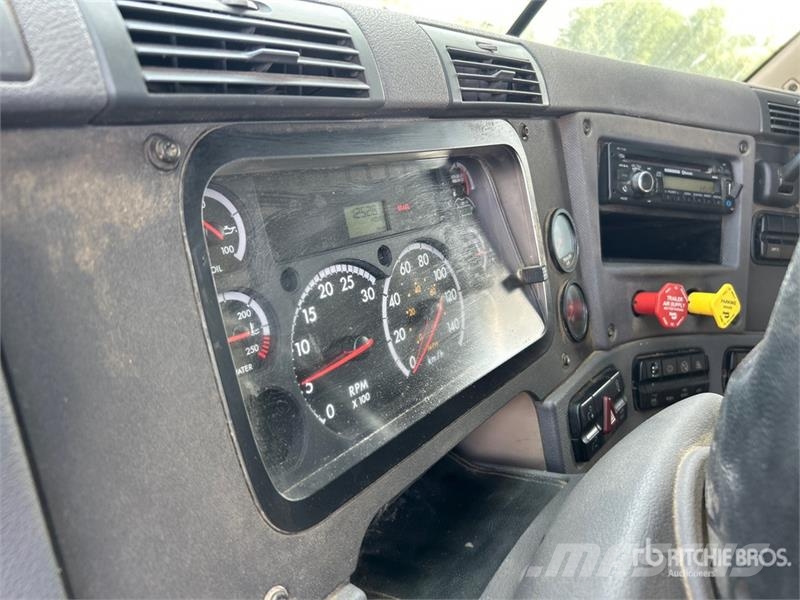 Freightliner 6x4 T/A Grain Truck شاحنات المزارع / الحبوب