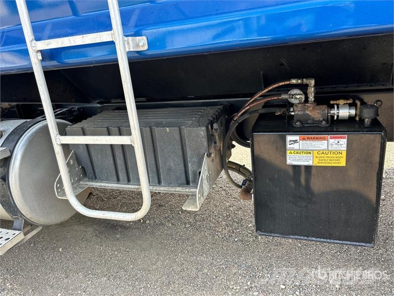 Freightliner 6x4 T/A Grain Truck شاحنات المزارع / الحبوب
