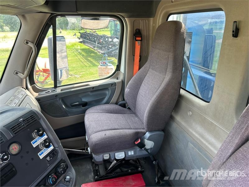 Freightliner 6x4 T/A Grain Truck شاحنات المزارع / الحبوب